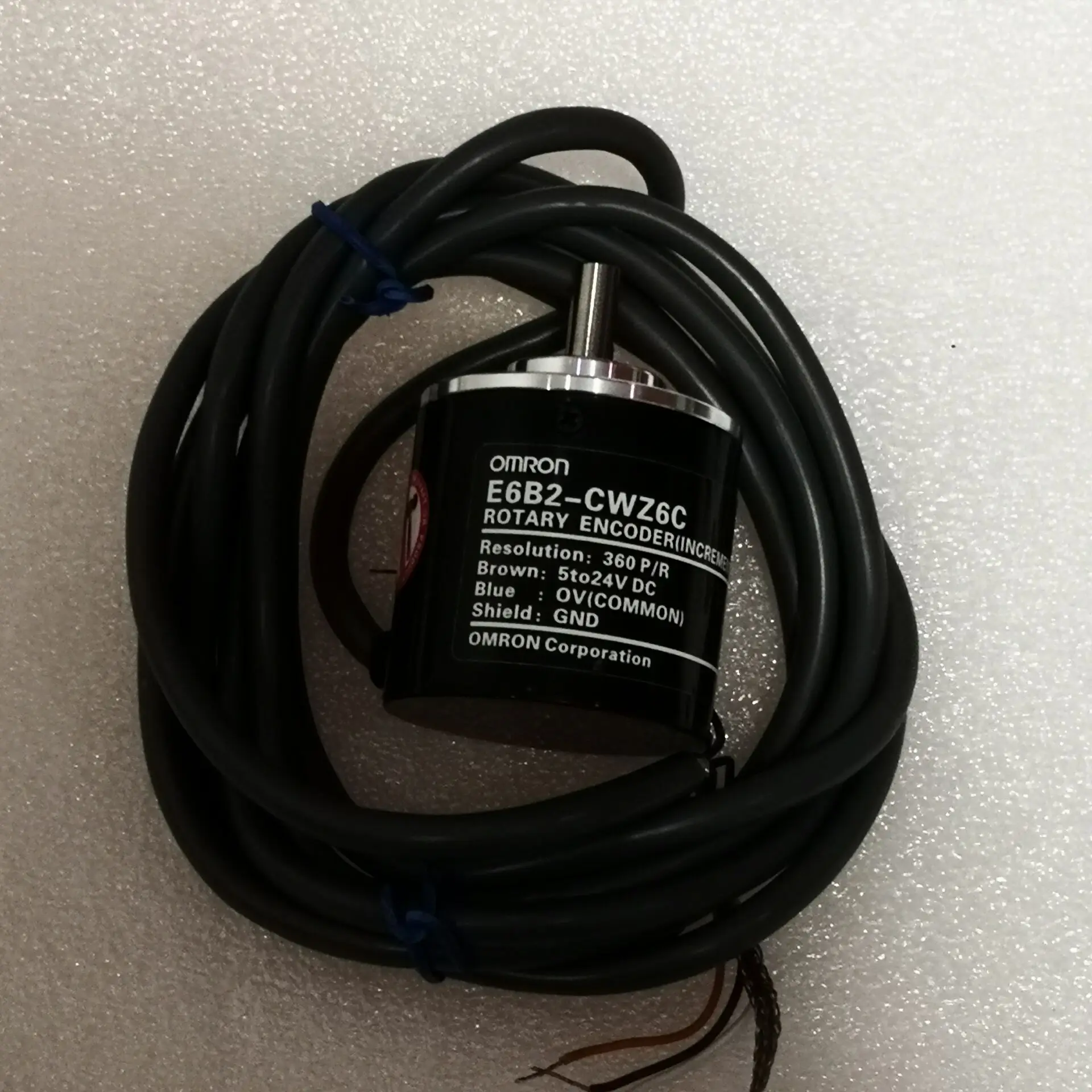 E6B2CWZ6C OMRON роторный энкодер E6B2-CWZ6C 10 20 30 40 60 100 200 300 360 400 500 600 1000 1024 1800 P/R 5-24V E6B2 |