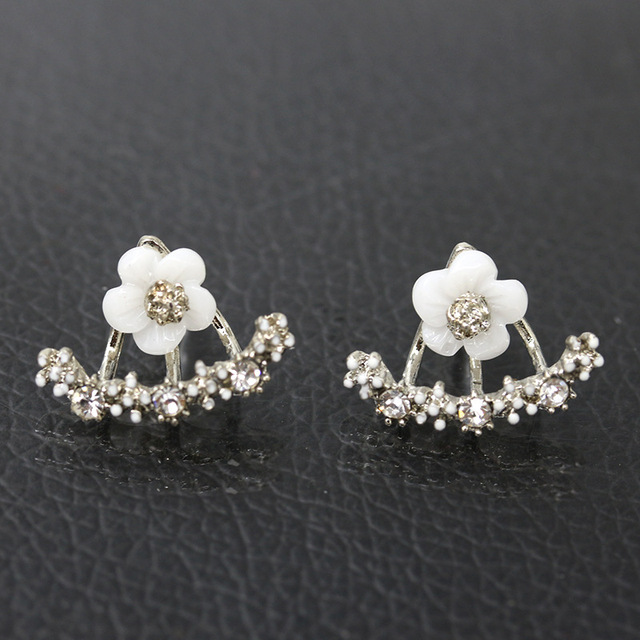 Cute Small Daisy Flowers Stud Earrings For Women Korean Sweet crystal Flower Earring Girls Fashion Elegant Jewelry