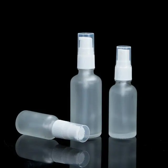 30pcs 5-100ml 고급 미스트 스프레이가있는 젖빛 유리 병 리필 가능 화장품 분무기 컨테이너 병 메이크업 스킨 케어 도구