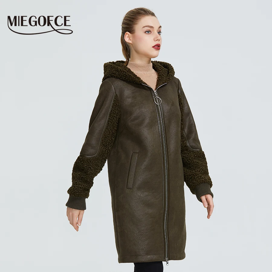 MIEGOFCE Новая зимняя женская коллекция куртка из искусственного меха женский необычный дизайн женской пальто- дубленки сшит из двух тканей и куртка зима выделяет свой особенный стиль необычные расцветки