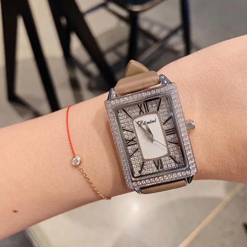 Коричневый Летние модные сексуальные соблазнительные красные часы для женщин Роскошные Кристаллы наручные часы квадратные винтажные часы с римскими цифрами кожаные часы с ремешками - Цвет: Коричневый