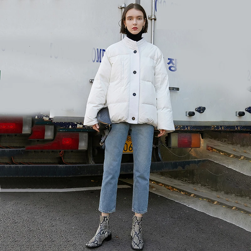 [EAM] Loose Fit White Brief Big Size Down Jacket New Long Sleeve Warm Women Parkas Fashion Tide Autumn Winter 1M597