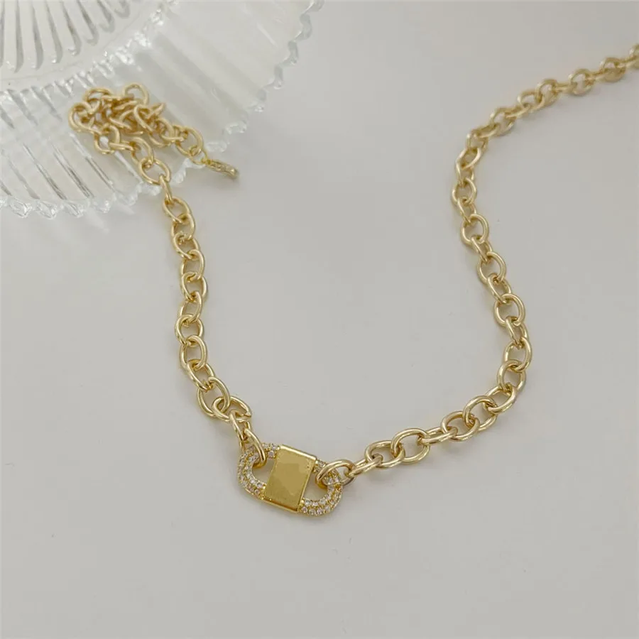 

2021 New European and American WomenINS Wind Clasp Lock Thick Clavicle Chain Necklace Lock Women Sexy Party Necklace Jewerly