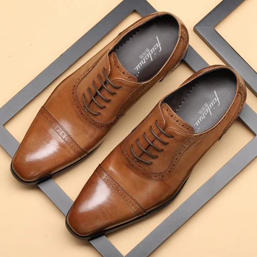 Мужские свадебные туфли ручной работы высокого качества с резным узором; мужские туфли из натуральной кожи с острым носком и шнуровкой; броги на плоской подошве; DX181 - Цвет: Коричневый