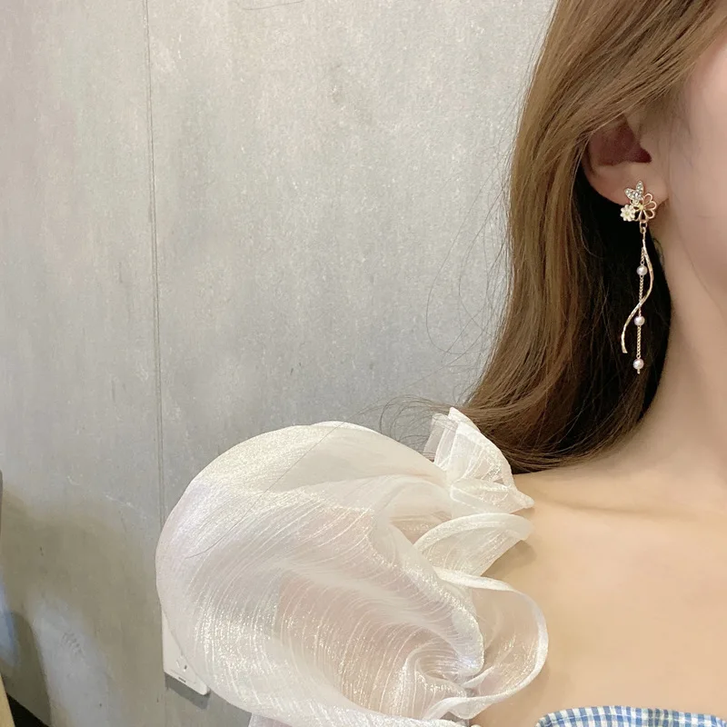 Korean Style Small Daisy Flower Earring For Women Asymmetrical Butterfly Leaves Flowers Zircon Earrings Party jewelry flower earrings butterfly earrings
