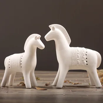 

Nordic Modern White Frosted Ceramic War Horse Minaiture Model Desktop Decoration Ornaments Creative Animal Figurines Crafts