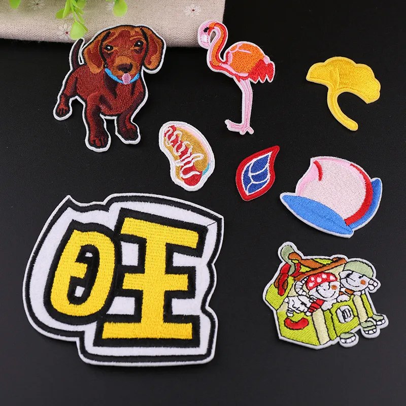 1Pcs Animal Flaming Bird Patch Cute Little Dog Ricamo Appliques Garden Cartoon Clown Hot Dog Badge Per Bambini Adesivi