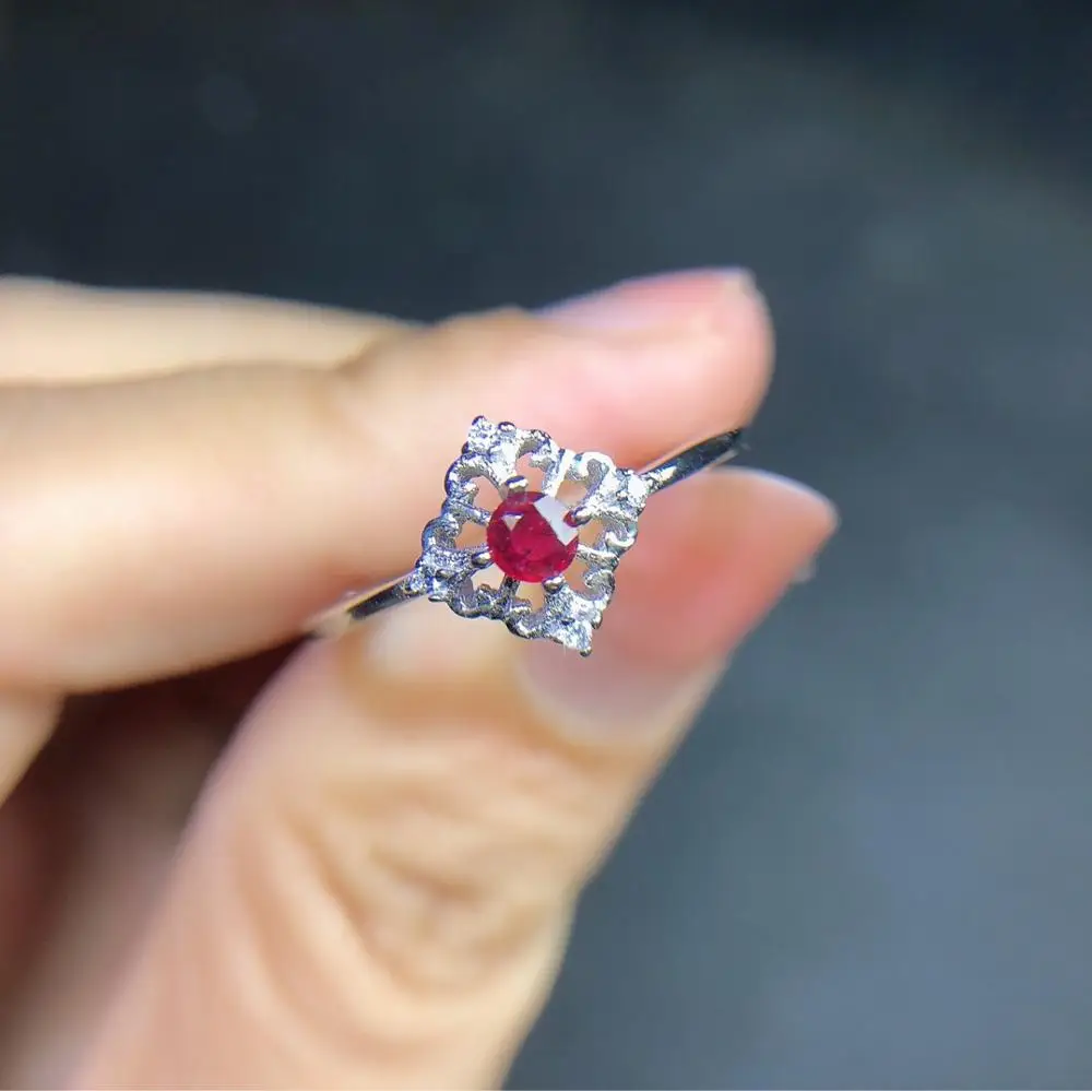 S925 Серебряное инкрустированное рубиновое кольцо размер основного камня: Круглый