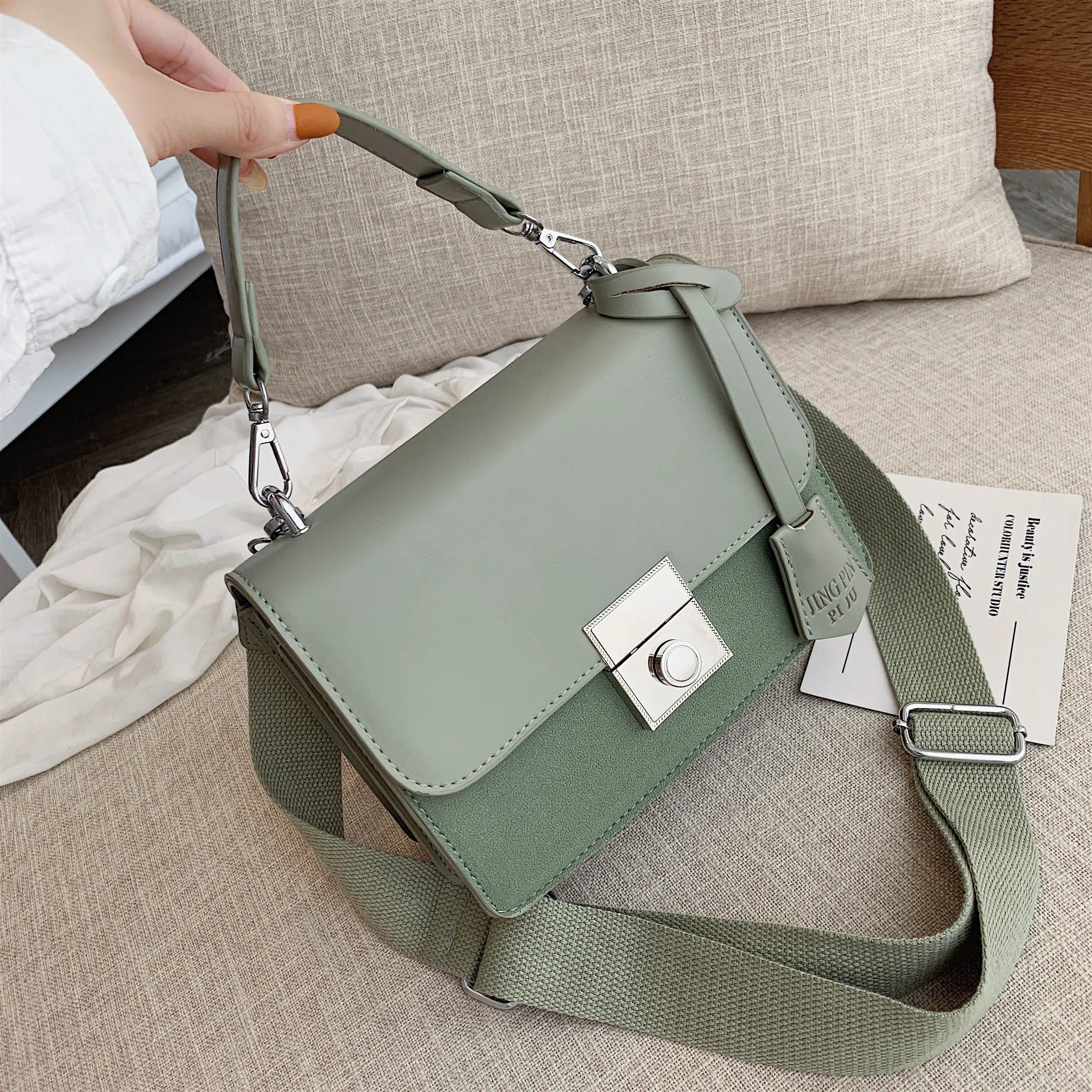 

Solid color Women New Crossbody Bag Handbag Korean Version Wild Small Square Bag Lock Design Shoulder Messenger Woman Bag Pouch
