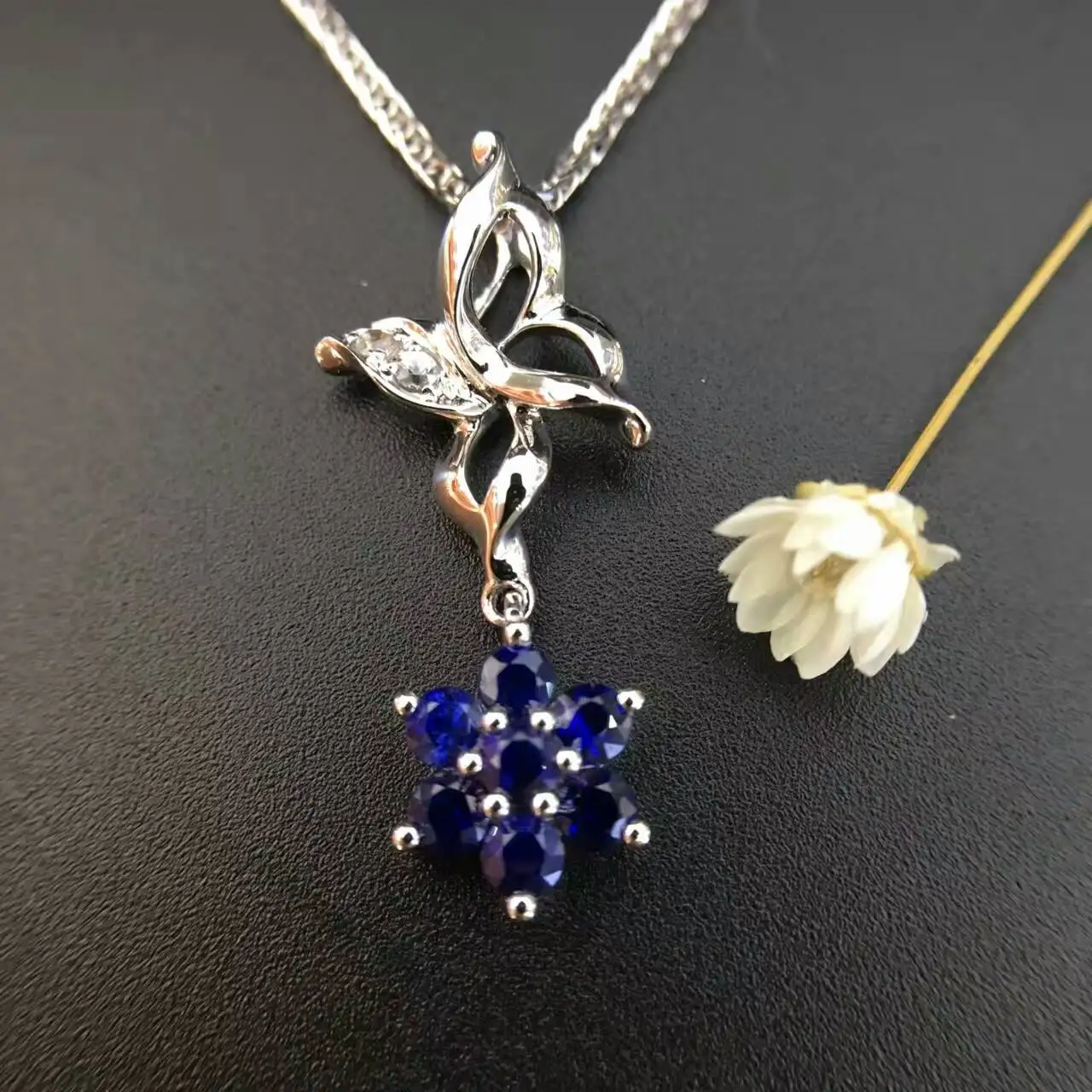 18K White Gold 0.620ct Natural Sapphire Pendant Necklace sapphire-jewelry