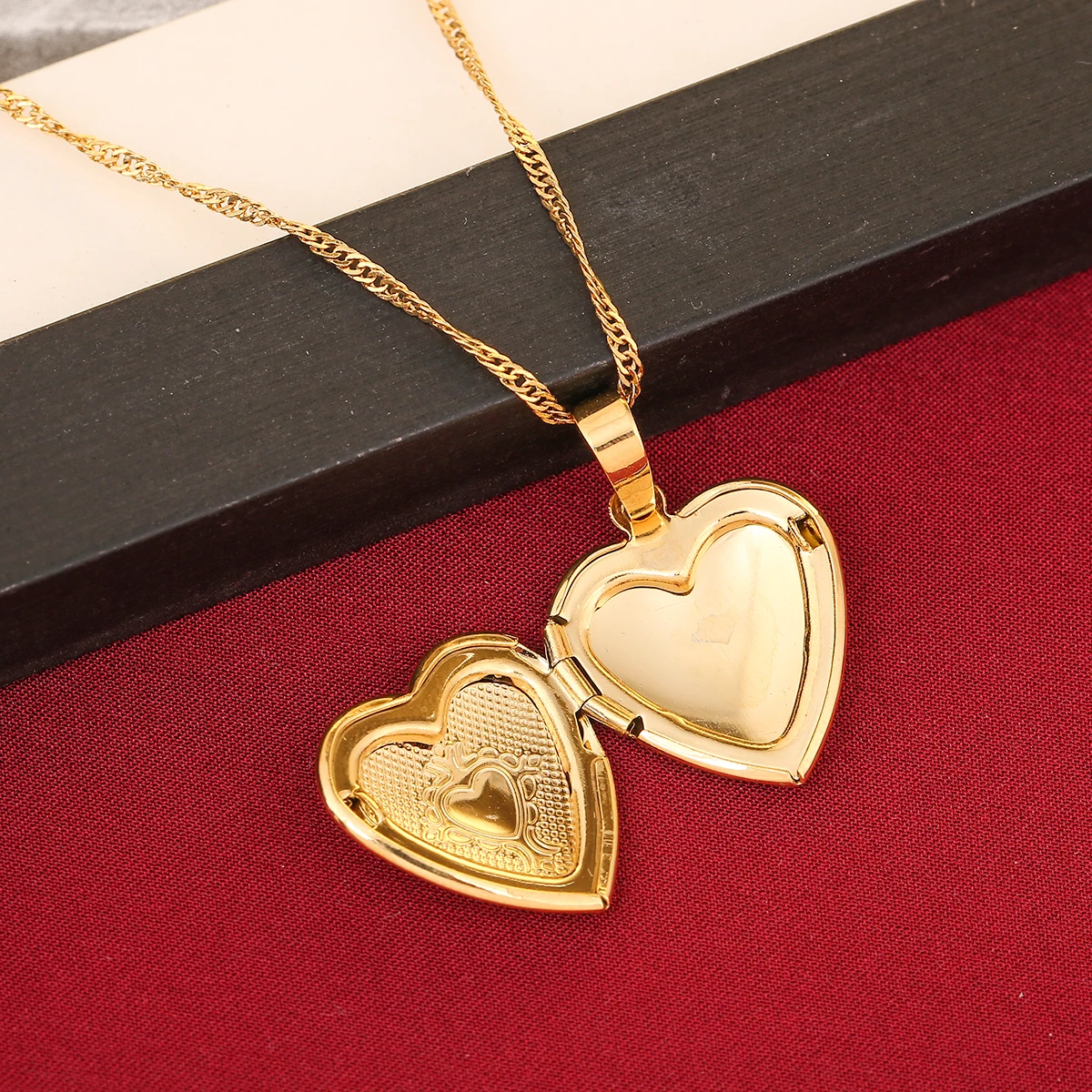 Heart Locket Pendant Chain Jewelry 