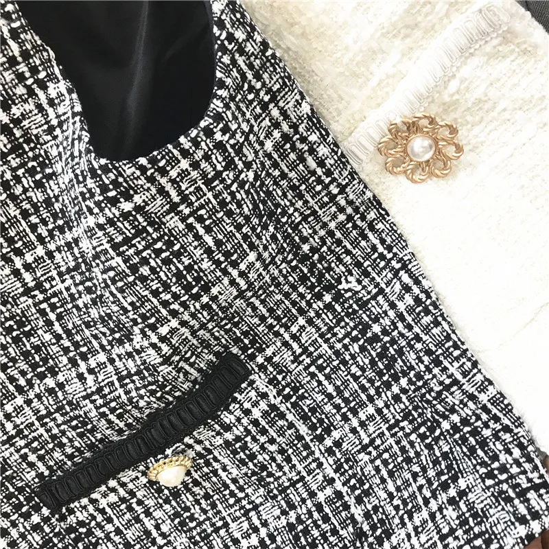 wears Autumn wild versatile loose thin female wild one button fashion vest jacket
