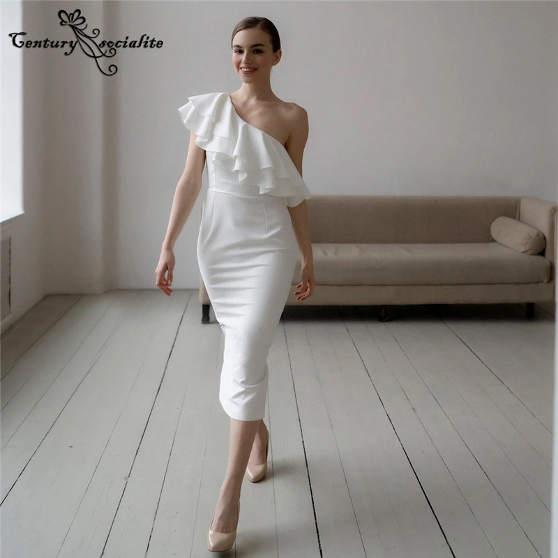 Женское свадебное платье с одним открытым плечом короткое до середины икры