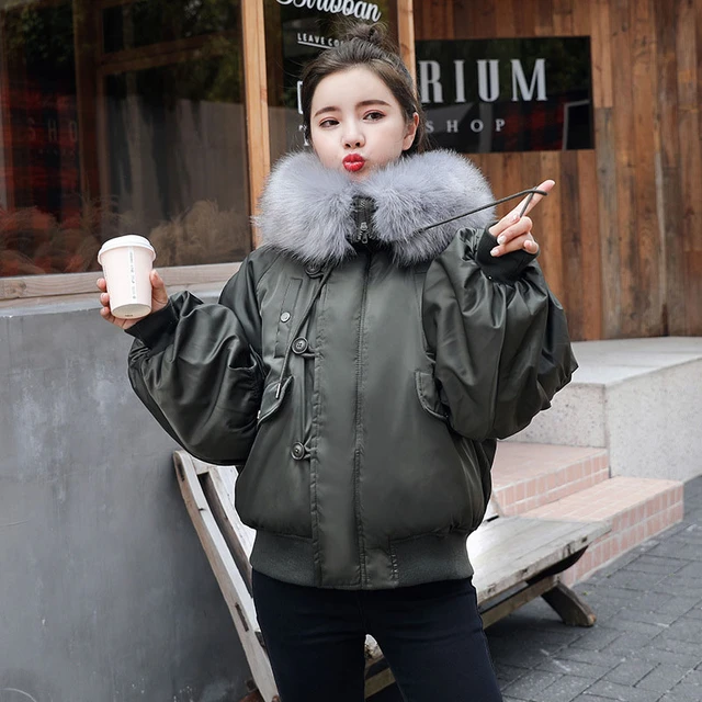Elegante abrigo corto de piel con capucha para mujer de invierno de tamaño grueso