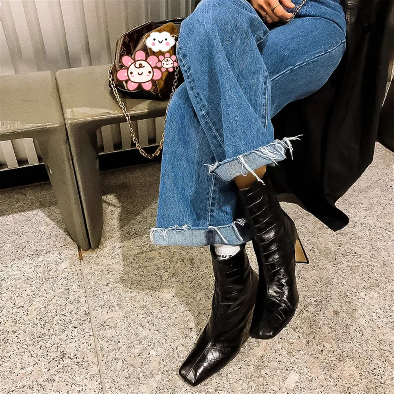 

Crocodile Pattern PU Leather Square Head Strange High Heel Short Ankle Boots Slip On Short Boots Women Zipper Boots 2019 Autumn