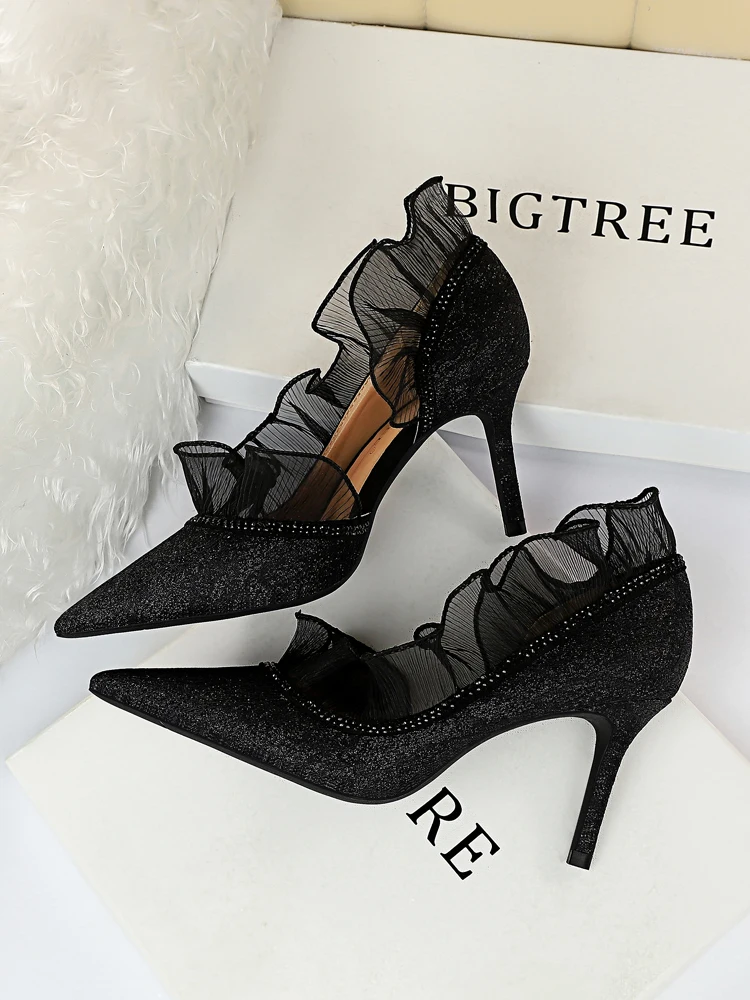

Sexy Lace High Heels Elegant Banquet Party Shoes With Stiletto Shallow Pointed Hollow Rhinestone Retro Style Heel Shoes 8CM