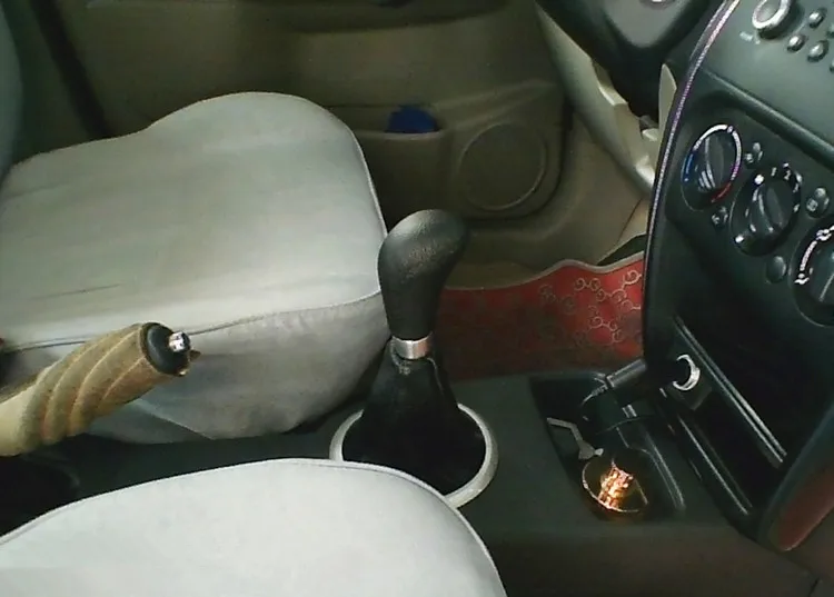 Car Gear Head Modified Genuine Leather Gear Head Universal Gear Lever Knob Cool Manual pai dang tou Gear Controller
