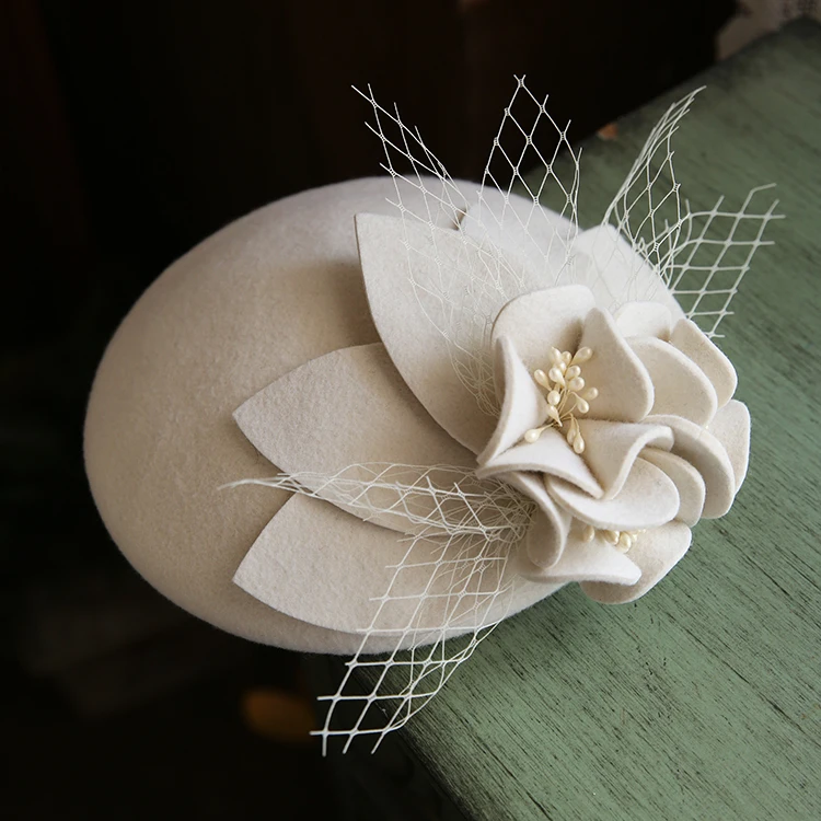 Принцесса Англии сетки Маленький топ шляпа леди ретро британская сетка шерстяное платье чонсам, свадебное платье головной убор для вечеринок шляпа - Цвет: white
