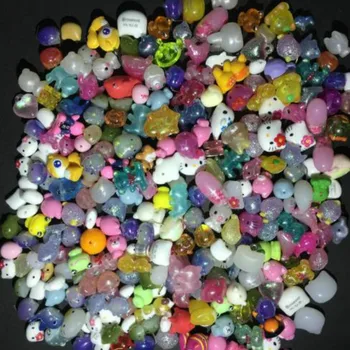 

200pcs/lot Mini Little Animal Toys 1CM Dolphin bear Cat Dolls With Hole Capsule Toys For Children Playing Material For Necklace