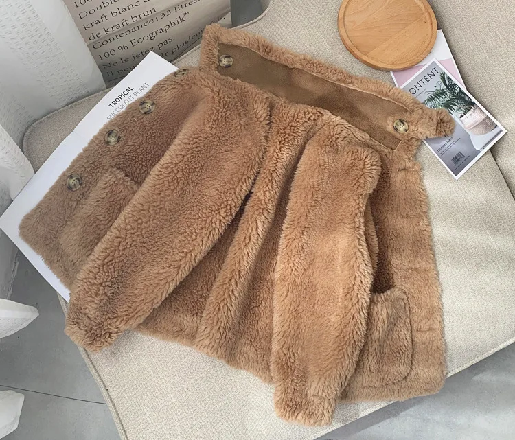 Новое Детское меховое пальто в Корейском стиле, Утепленное зимнее пальто из овечьей шерсти для маленьких девочек, детская модная верхняя одежда