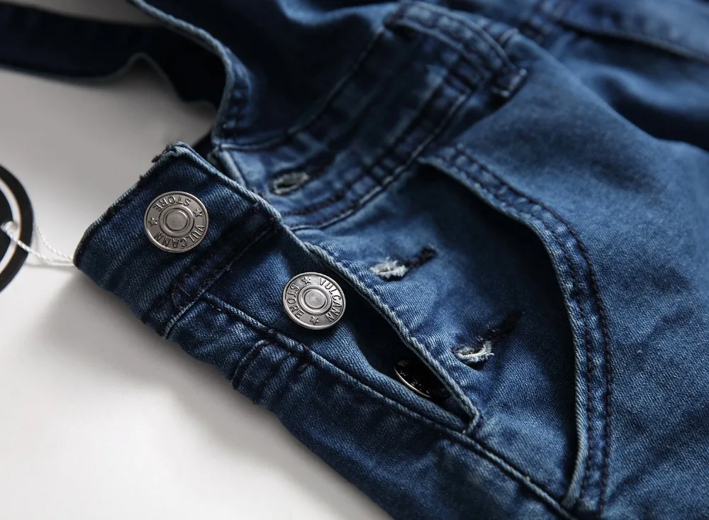 10710524405_567459199