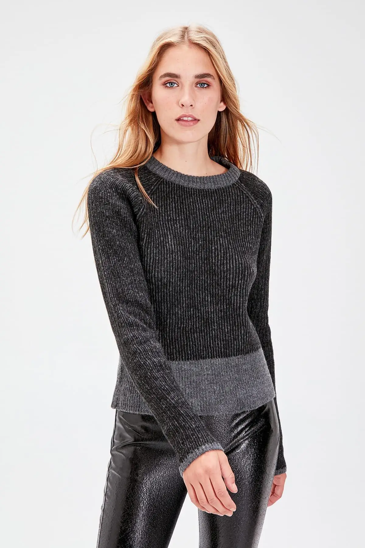 

Trendyol Gray Collar Detaylı Knitwear Sweater TWOAW20NK0013