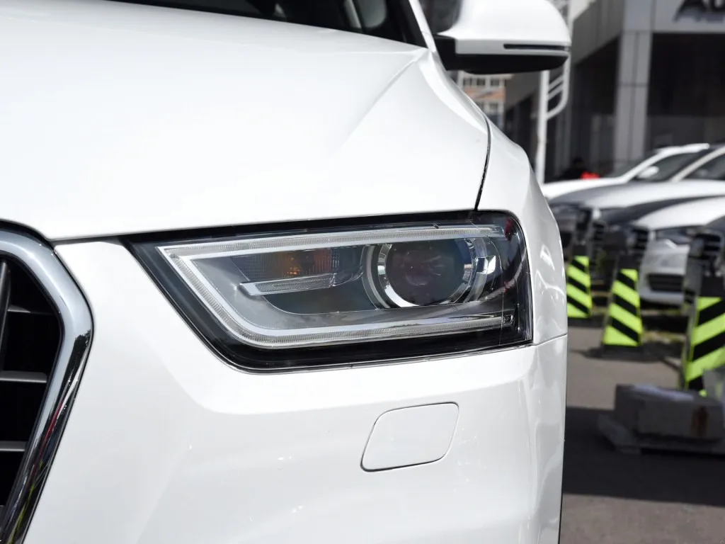 Left side 1 piece Aplend для audi Q3 2012 2013 фары прозрачный абажур лампы оболочки маска фары крышка - Цвет: Left side 1 piece