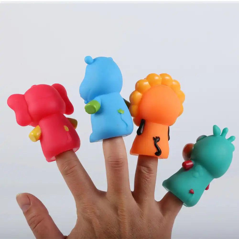 muñecos pequeños de goma