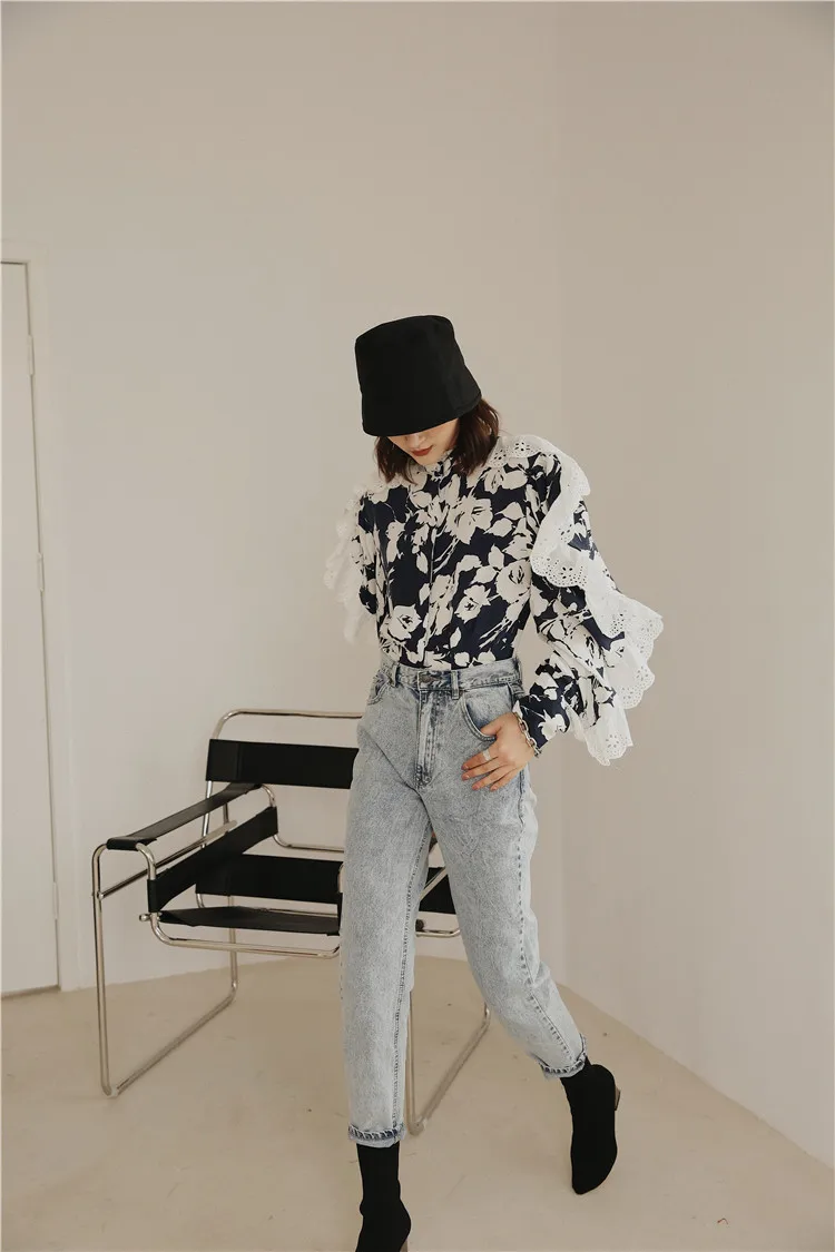 Autumn and Spring New Women Shirts Floral Lace Edge Shirt Elegant Women Slim Blouse Printing Splicing Lace Womens Clothing