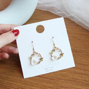 

S925 Silver Needle Spring and Summer New Style Bees Garland Earrings Ear Hook South Korea Dongdaemun Immortal Elegant Ear Stud E