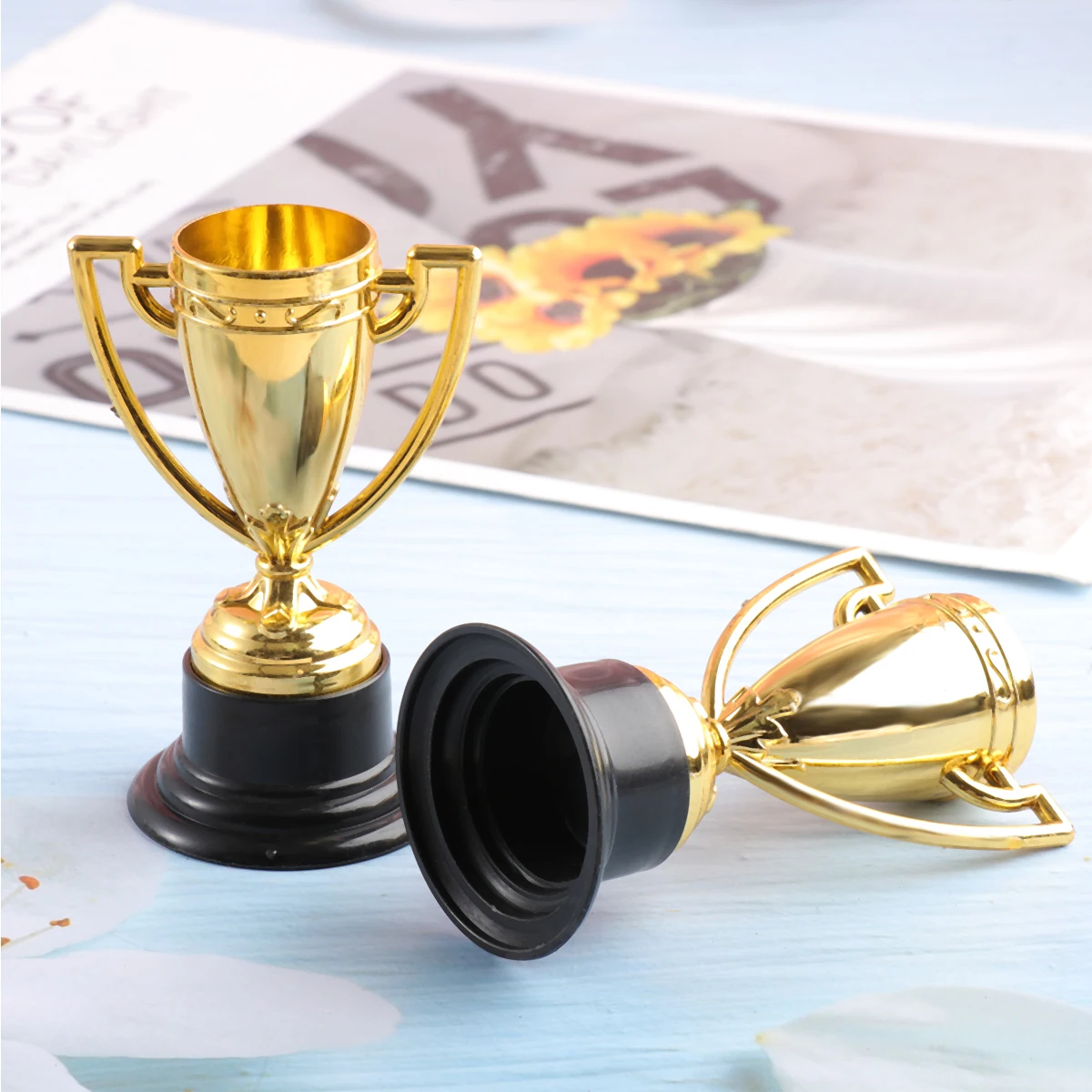 Award Medals 10/12/24pcs Achievement Prize Award Kids Bulk Small Audlt Audlt Kids Mini Award Trophys Decor Plastic Reward