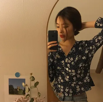 

2019 New Women Shirt Long Sleeve Flower Print V Neck Slim Cute Top