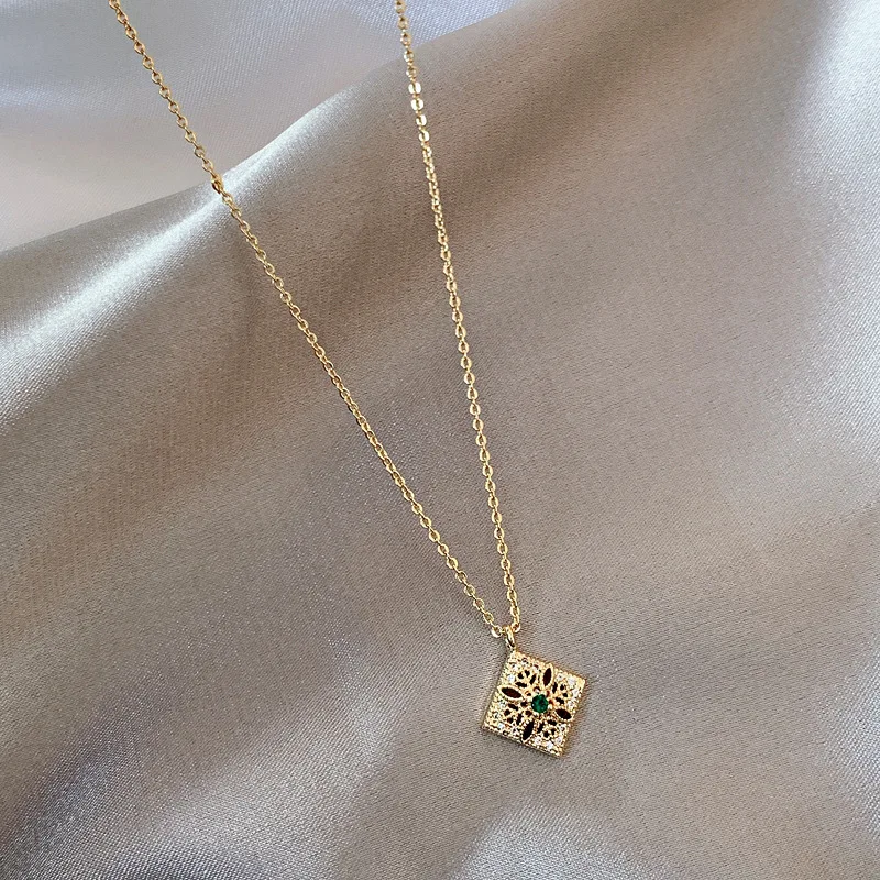 

South Korea High Grade Light Luxury Emerald Necklace Classic Chocker Autumn Debutante Wind INS Daren Necklace Choker