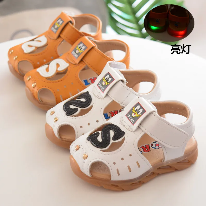 Summerborn для маленьких для мальчиков и девочек дышащие обувь со светодиодной подсветкой противоскользящая мягкая подошва сандалии новые Hvlv