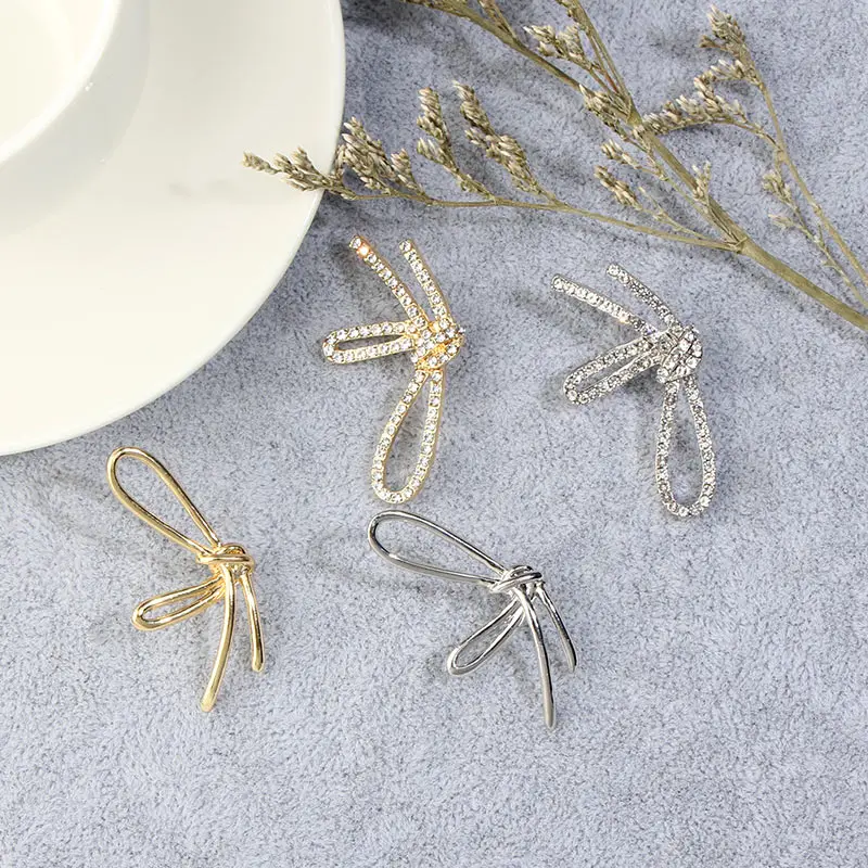 Плоские серьги-гвоздики с бантом для женщин и девочек, золотой, серебристый металлический с кристаллами, серьги с бантом, Корейская Асимметричная модная свадебная бижутерия