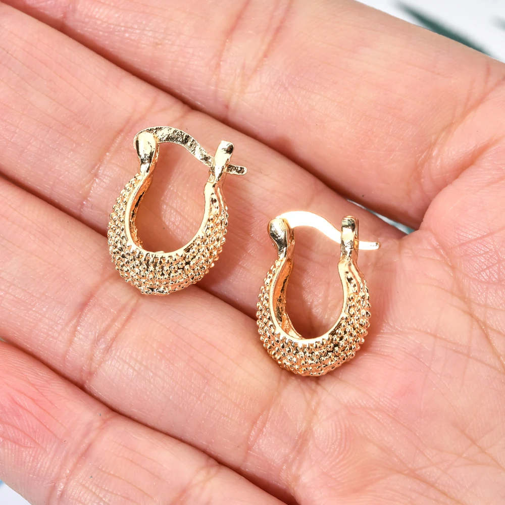 Женские серьги кольца золотого цвета небольшие геометрические украшения для