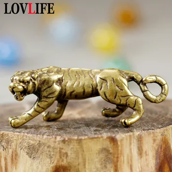 

Vintage Copper Tiger Car Keychains Pendants Retro Brass Animal Tiger King Figurines Ornaments Men Key Rings Holder Gifts Handmad