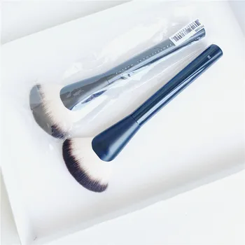 

PRO FAN BRUSH #06 - Fan Shaped Powder Foundation Makeup Brush