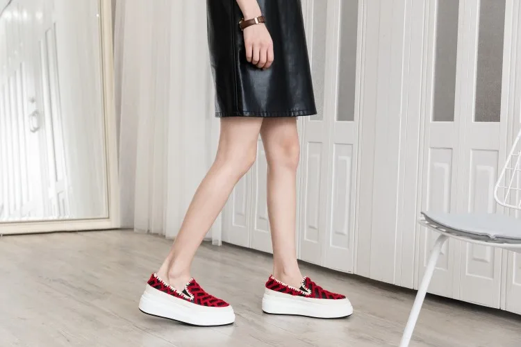nuevo primavera marea aumento bordado perezoso solo zapatos mujer un pie grueso
