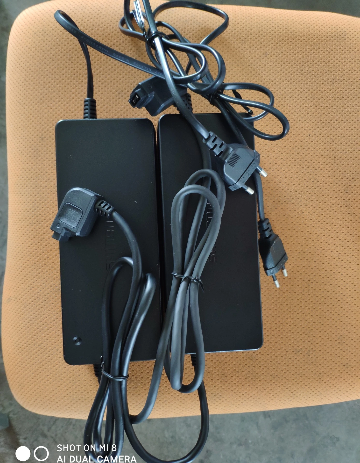 Pengisi Daya Mano EC-E6000 E6000 E7000 