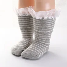 Bonito do laço do bebê recém-nascido meias primavera bebê meninas joelho meias listra longo tubo do bebê menino meias para recém nascido receber neonato(China)