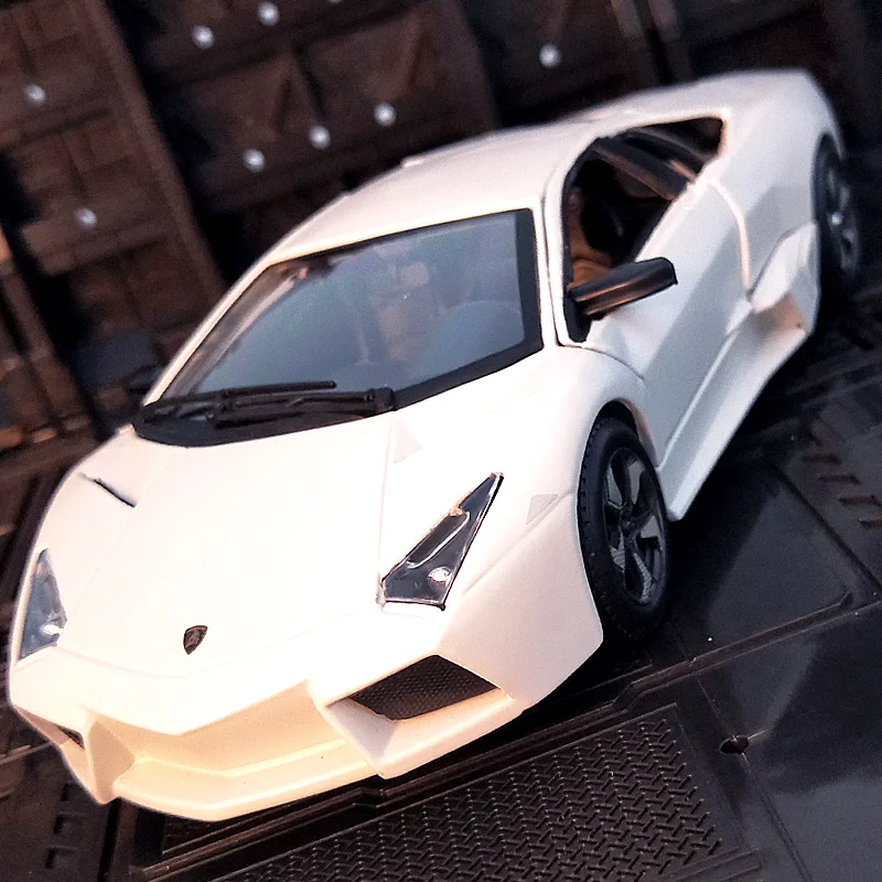 

Модель автомобиля из сплава Bburago 1:24 Lamborghini Reventon, коллекционная игрушка в подарок