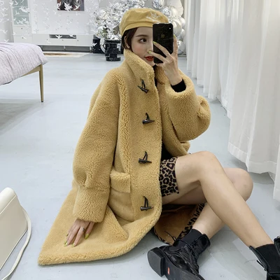 light yellow Пальто с большими шипами из овечьей шерсти г., зимняя модная новинка, длинная куртка из овечьего меха, теплая куртка с искусственным мехом - Цвет: light yellow