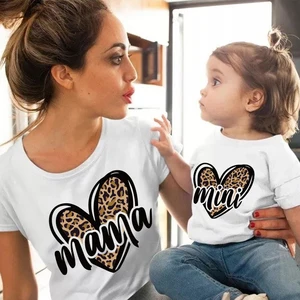 Camiseta de moda familiar para madre e hijo, camiseta de amor de leopardo para madre, ropa para niña, trajes familiares a juego, ropa de aspecto familiar