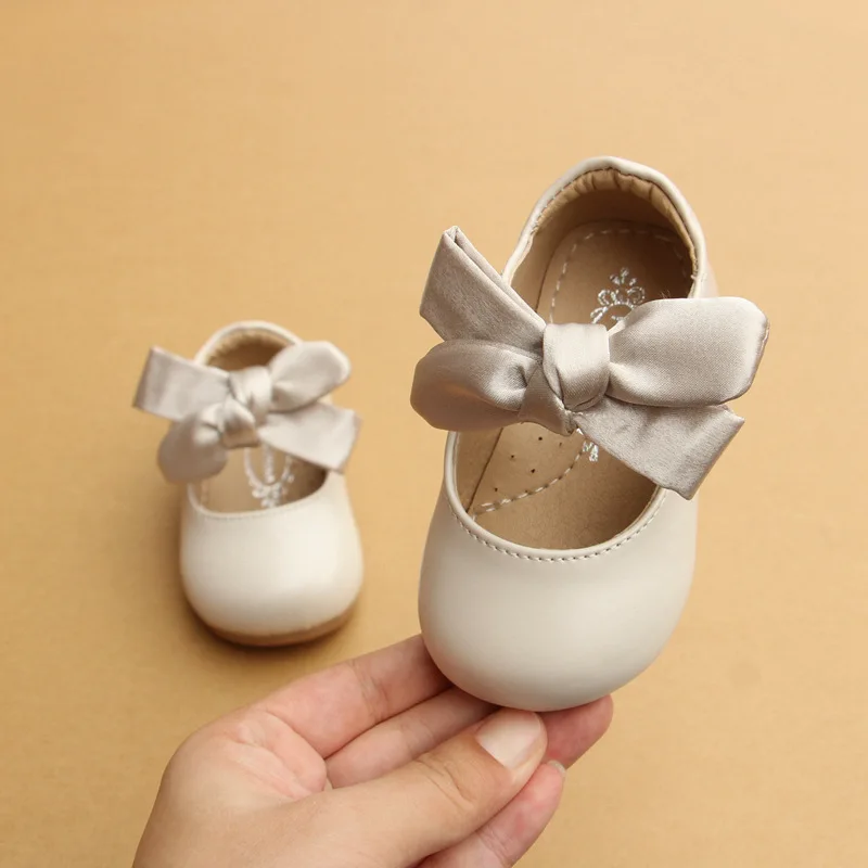 Детская нескользящая Мягкая обувь для девочек из искусственной кожи однотонная обувь принцессы с круглым бантом для Новорожденные Девочки Малыши - Цвет: Бежевый