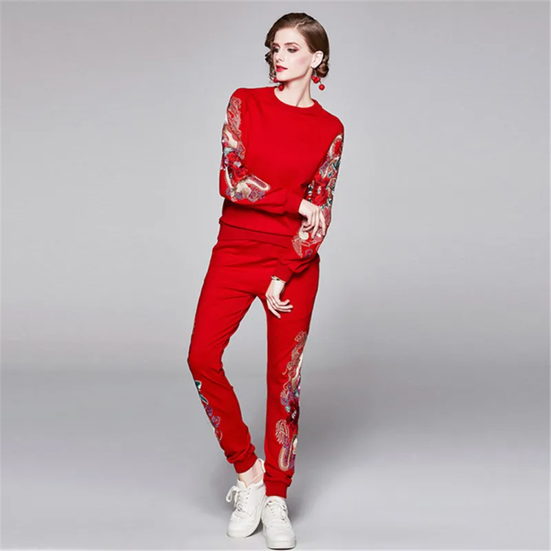 Red Женский спортивный костюм, комплект года, осенняя модная толстовка с цветочной вышивкой+ джоггеры, Женский комплект из 2 предметов, комплекты DS8023 - Цвет: Red