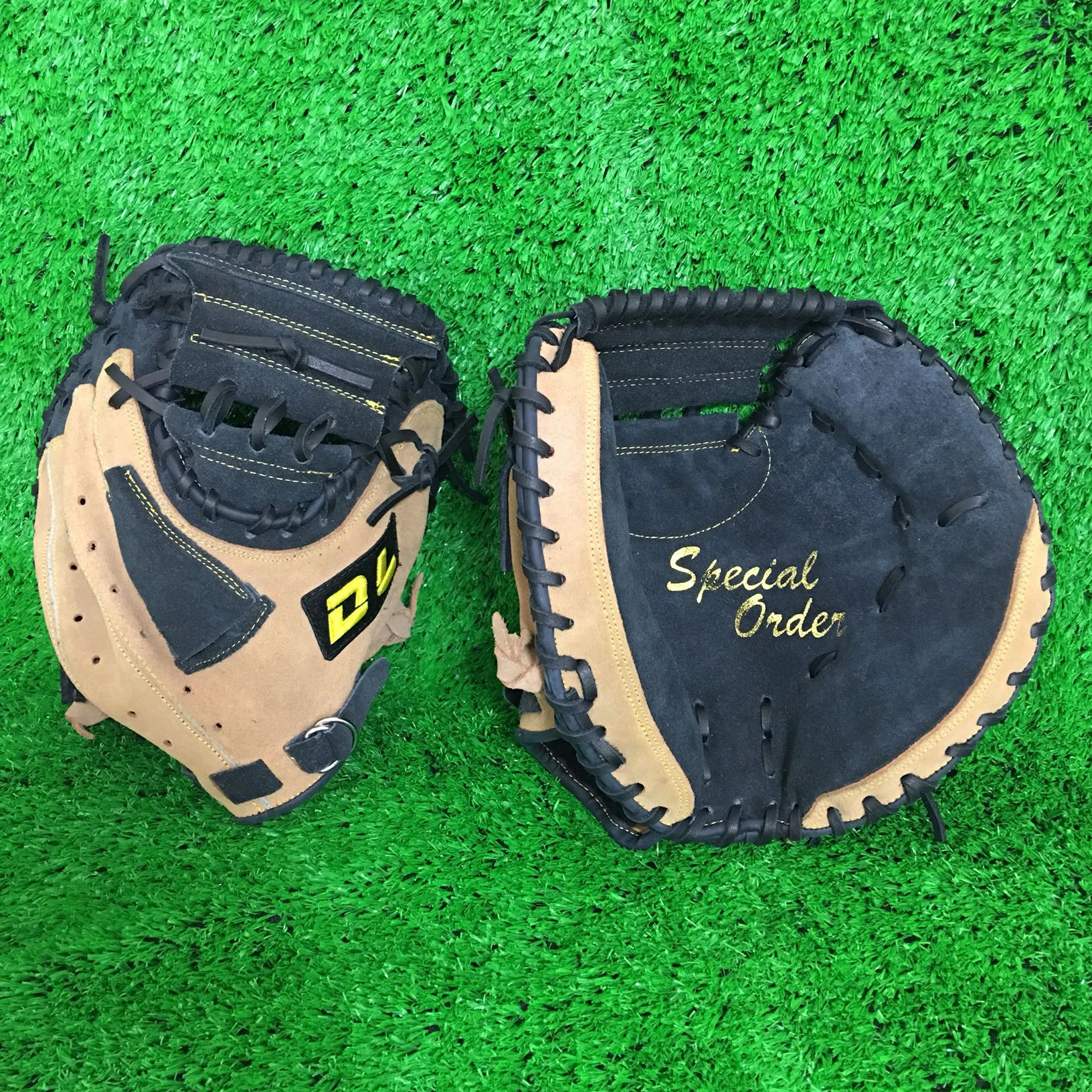 For Sale DL glove new design durable soft feel cowhide leather 32'' catcher's mitt