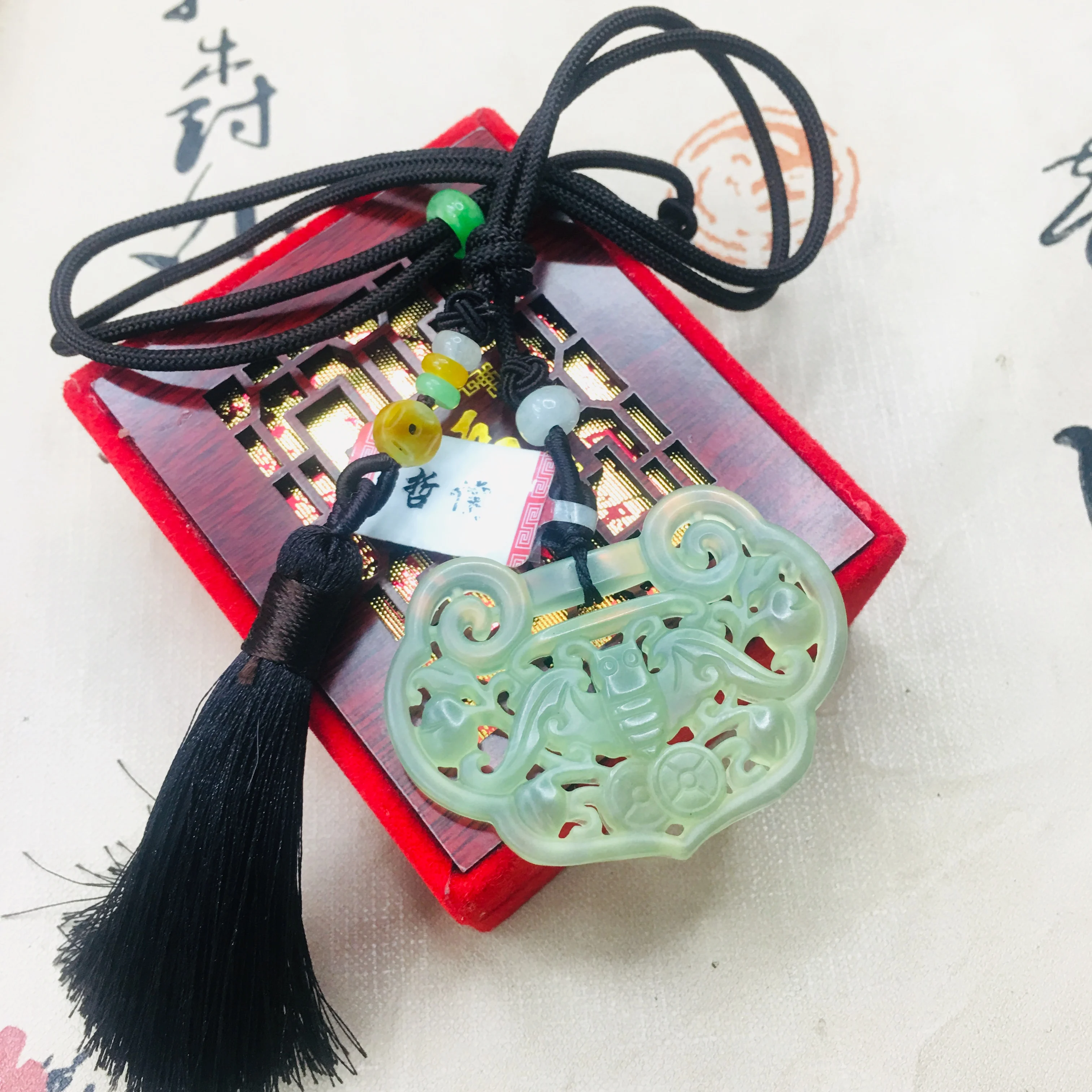 

Zheru natural soft jade ice through hollow retro lock pendant with Yuzhu tassel necklace men and women sweater chain