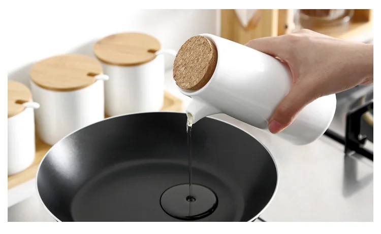 oil pot oil bottle seasoning seasoning seasoning box bottle salt