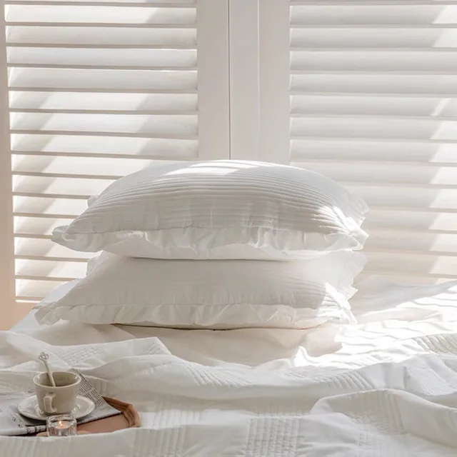French Retro Cream White Summer Quilt: A Versatile Bed Cover for Your Stylish Summer